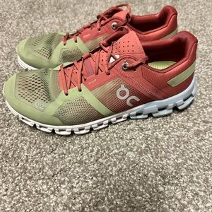 On Cloud women size 7